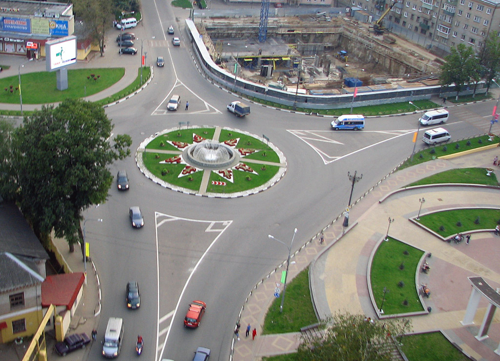 Найди круговое. Перекресток город Москва. Артем фото кругового движения. Фото кругового движения Тирасполь Западный.